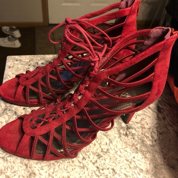 Raspberry color heels. Size 10 - Picture 2 of 3
